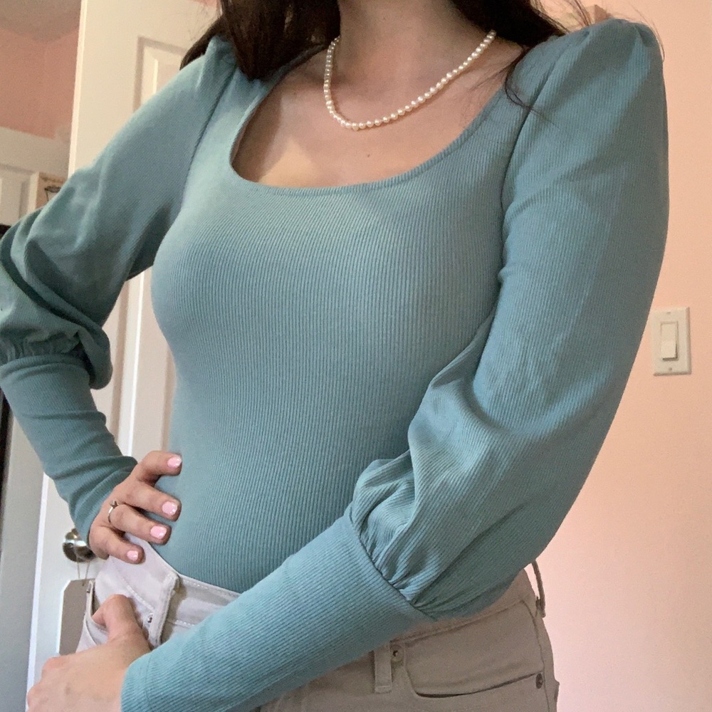Puff sleeve long sleeve top